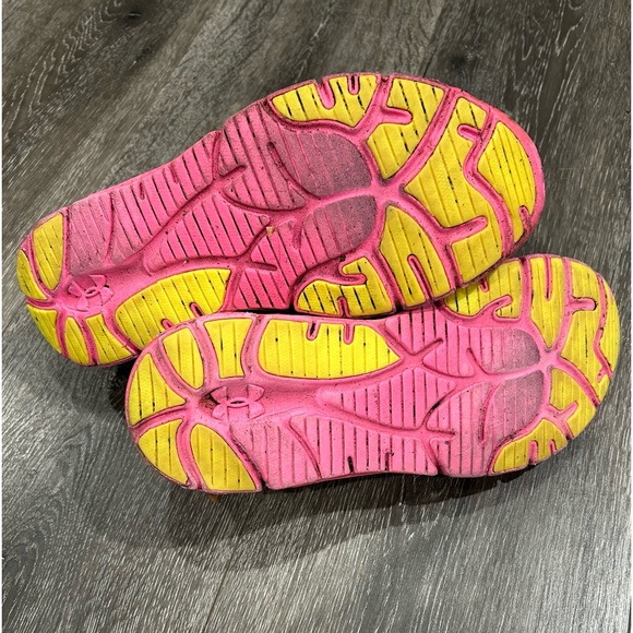 Under Armour Runners - Picture 2 of 4